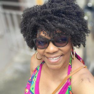 Meet your Posher, Angela